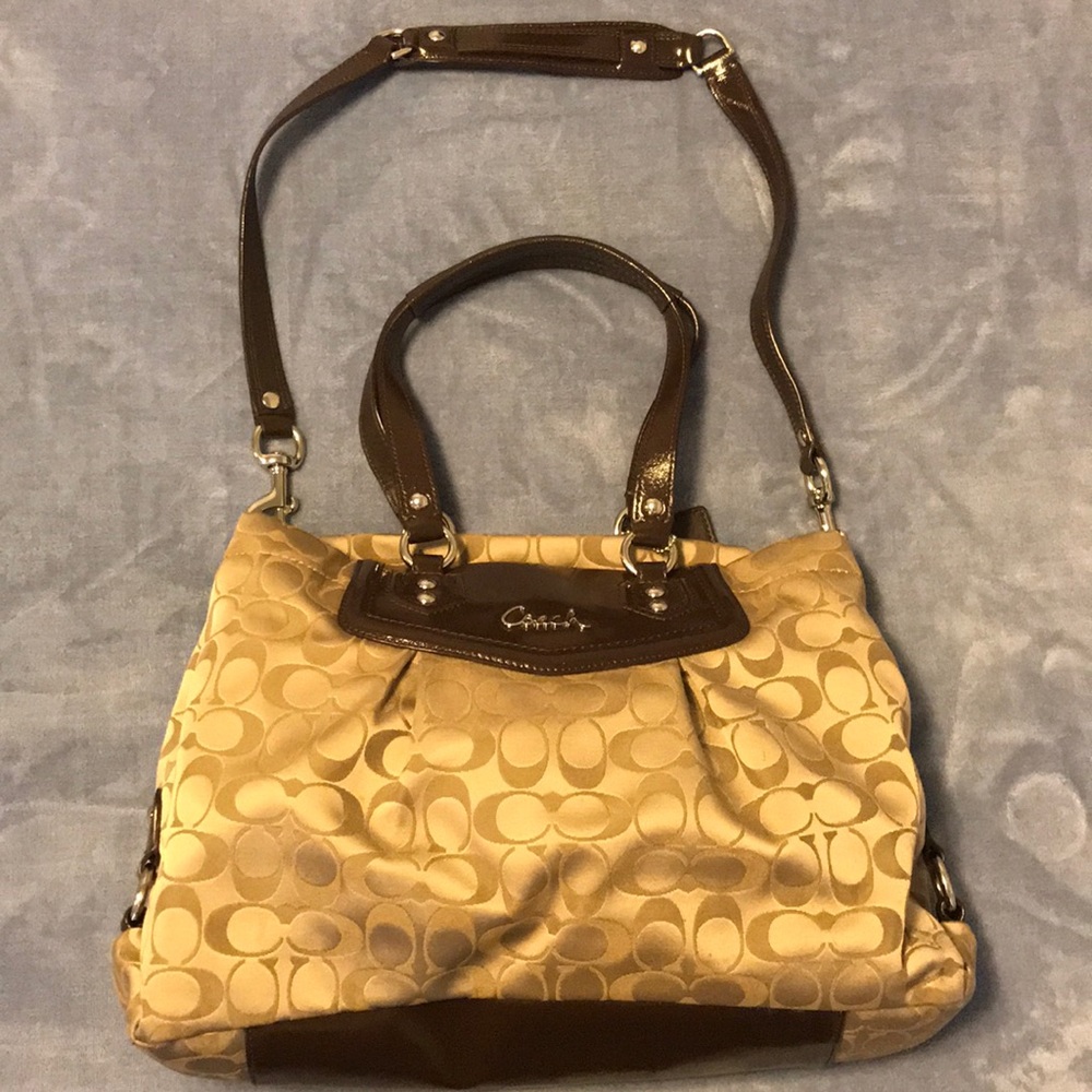 Coach purse!! Excellent condition, barely used!
